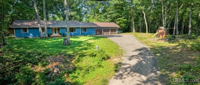/international/us/1003-county-road-480-marquette-mi-110120672858/