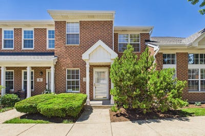 /international/us/3-charlotte-circle-elmhurst-il-110109070535/