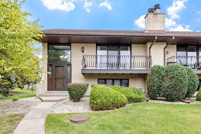 /international/us/15602-violet-court-orland-park-il-110108353550/