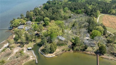 /international/us/5556-roanes-wharf-road-gloucester-va-110099012370/