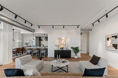 /international/us/2051-villa-road-birmingham-mi-110107553372/