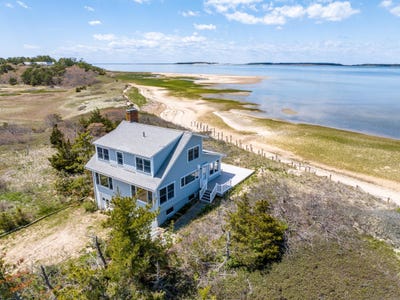 /international/us/1005-3rd-avenue-wellfleet-ma-110108018616/