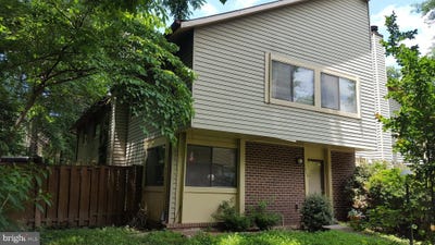 /international/us/10699-spring-oak-court-burke-va-110108267141/