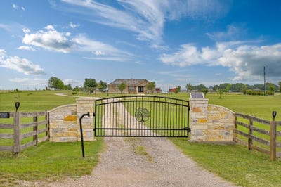/international/us/1011-county-road-149-georgetown-tx-110099647030/