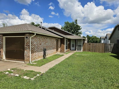 /international/us/805-lexington-rd-elgin-tx-110108334995/