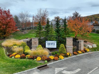 /international/us/919-saratoga-lane-fishkill-ny-110106478578/