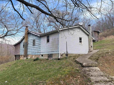 /international/us/263-hopkins-road-pearisburg-va-110106698361/