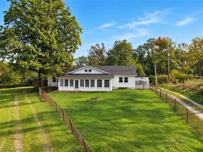 /international/us/5873-wadsworth-road-medina-oh-110110321129/