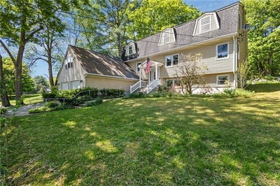 /international/us/416-farnum-pike-smithfield-ri-110108302664/