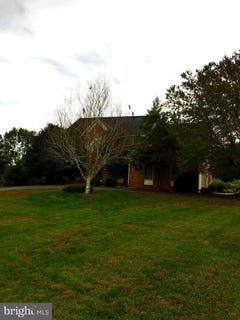 /international/us/12061-rose-hall-drive-clifton-va-110120548972/
