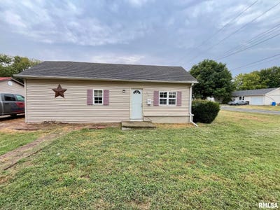 /international/us/517-n-pine-street-taylorville-il-110103363713/