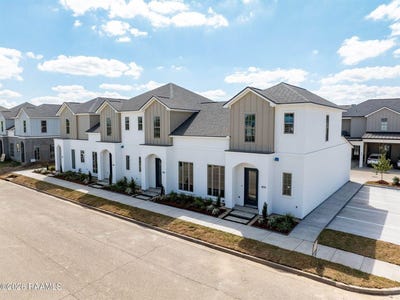 /international/us/805-broyles-street-youngsville-la-110107240829/