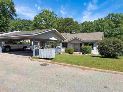 /international/us/8-spring-river-lane-cherokee-village-ar-110107810131/
