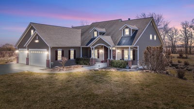 /international/us/631-e-cedar-ave-cedar-grove-wi-110107082020/
