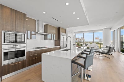 /international/us/7901-windrose-avenue-plano-tx-110119566375/