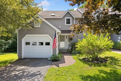 /international/us/19-sadler-drive-brunswick-me-110101120457/