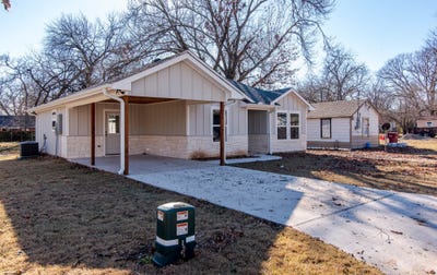 /international/us/806-e-12th-street-bonham-tx-110108858029/