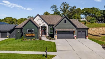 /international/us/2150-nw-scenic-view-drive-riverside-mo-110120464807/