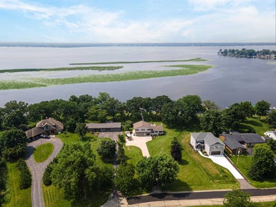 /international/us/2525-edgewood-lane-oshkosh-wi-110101342670/
