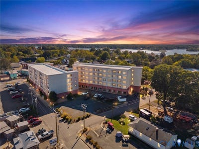 /international/us/103-irving-ave-unit-203-colonial-beach-va-110120462506/
