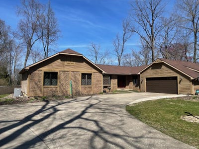 /international/us/15516-menominee-drive-plymouth-in-110098782418/