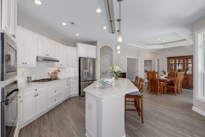 /international/us/908-s-100th-street-west-des-moines-ia-110108333628/