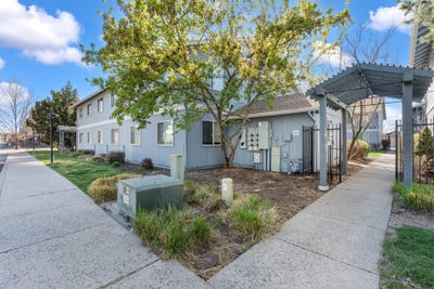 /international/us/1015-se-4th-street-bend-or-110106816737/