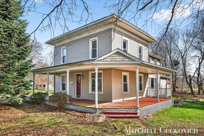 /international/us/832-e-michigan-avenue-marshall-mi-110106556511/