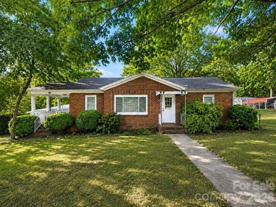 /international/us/330-w-27th-street-newton-nc-110108299928/