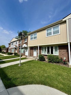 /international/us/263-green-court-wood-dale-il-110108738601/