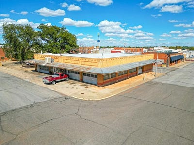 /international/us/120-s-adams-avenue-elk-city-ok-110120156839/