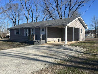 /international/us/103-e-valley-street-willow-springs-mo-110108218682/