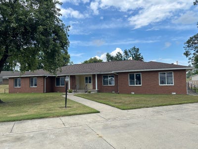 /international/us/121-n-division-street-mount-carmel-il-110101956147/