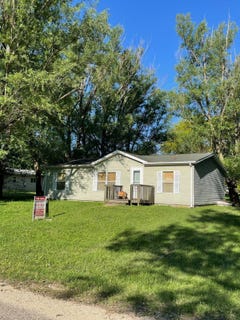 /international/us/403-washington-st-clearfield-ia-110108296372/