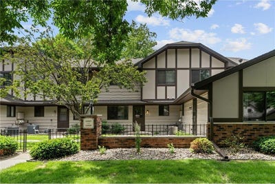 /international/us/13317-zenith-lane-eden-prairie-mn-110108937981/