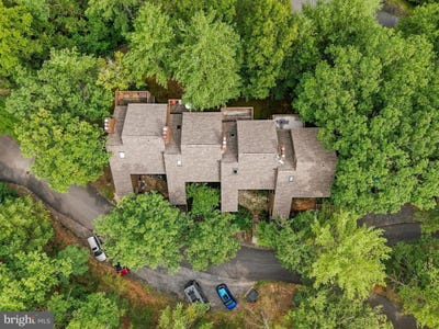 /international/us/329-the-hill-rd-basye-va-110119572697/