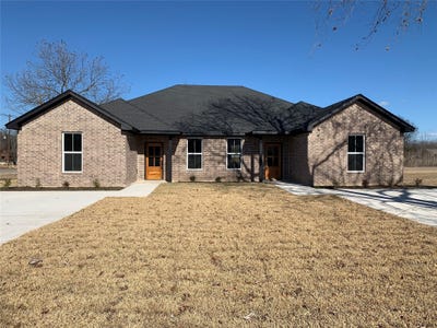/international/us/113-15-van-buren-drive-mcgregor-tx-110108230050/