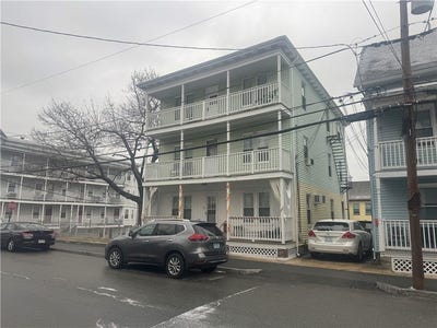 /international/us/37-central-street-lincoln-ri-110106761608/