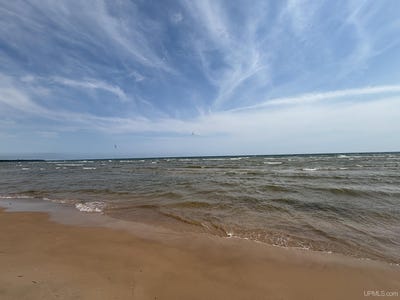 /international/us/west-beach-road-naubinway-mi-110109248724/