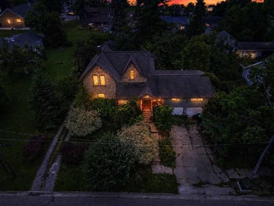 /international/us/420-carleton-street-petoskey-mi-110119955698/