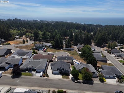/international/us/7175-vista-ridge-dr-brookings-or-110106441745/