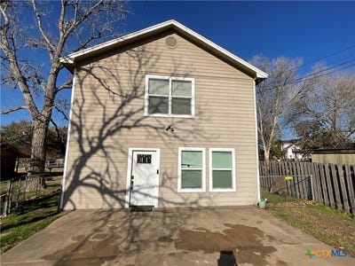 /international/us/509-north-street-yoakum-tx-110105396011/