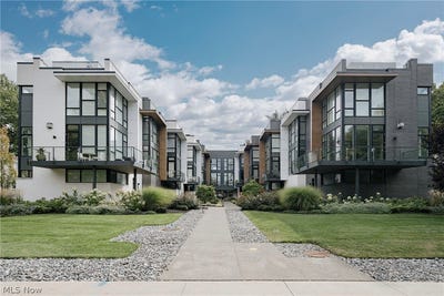 /international/us/9515-lake-avenue-cleveland-oh-110119985460/