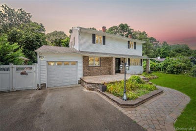 /international/us/8-brenner-road-coram-ny-110104341039/