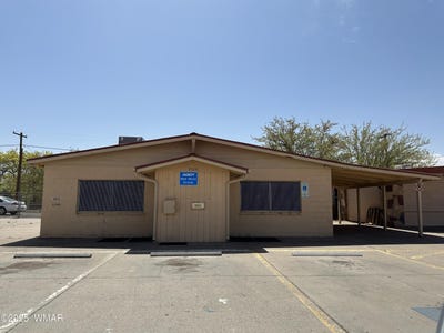 /international/us/2108-navajo-boulevard-holbrook-az-110099554448/