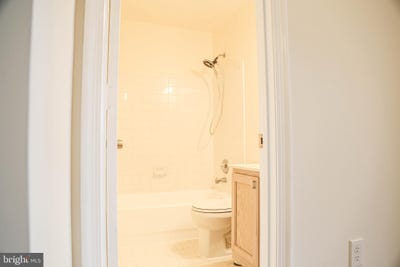 /international/us/8461-tackhouse-loop-gainesville-va-110100612623/