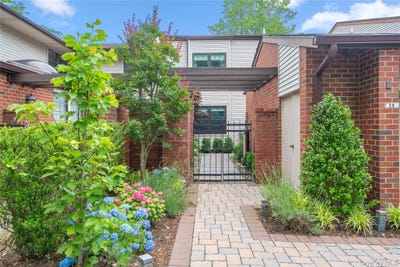 /international/us/23-estates-terrace-n-manhasset-ny-110103334218/