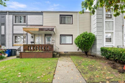 /international/us/13512-223rd-street-laurelton-ny-110102546889/