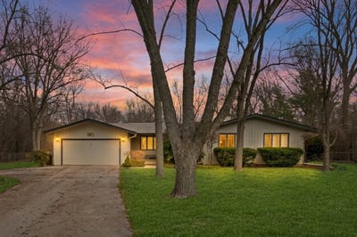 /international/us/180-crescent-knoll-drive-green-oaks-il-110107874067/
