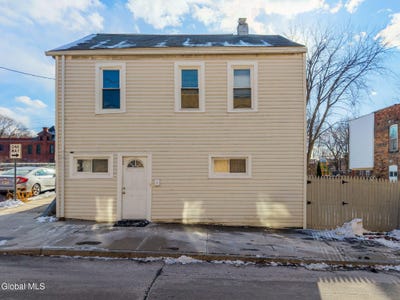 /international/us/52-ida-street-troy-ny-110106185892/